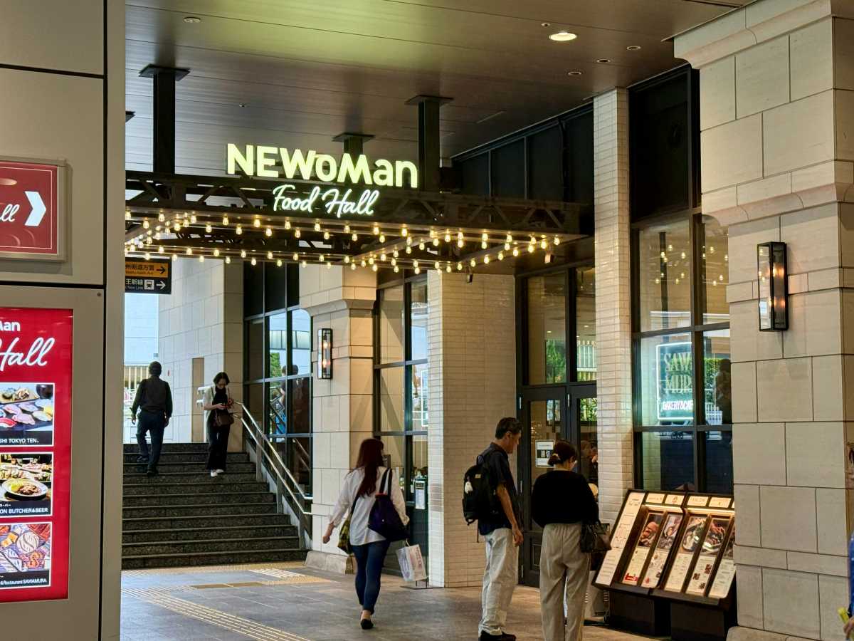 NEWoMan新宿の入口・フードホール案内・新南改札方面からの屋内導線