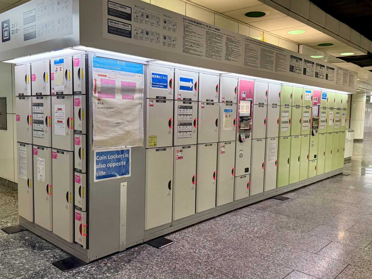 JR新宿駅西口地下広場と小田急・京王方面のロッカー案内